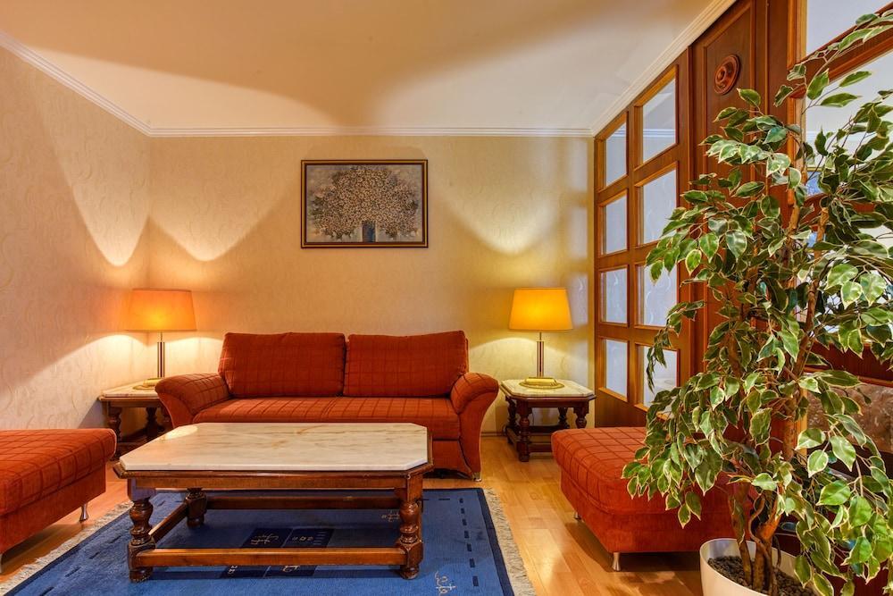 Ff&E Hotel Bavaria Фюрт Экстерьер фото