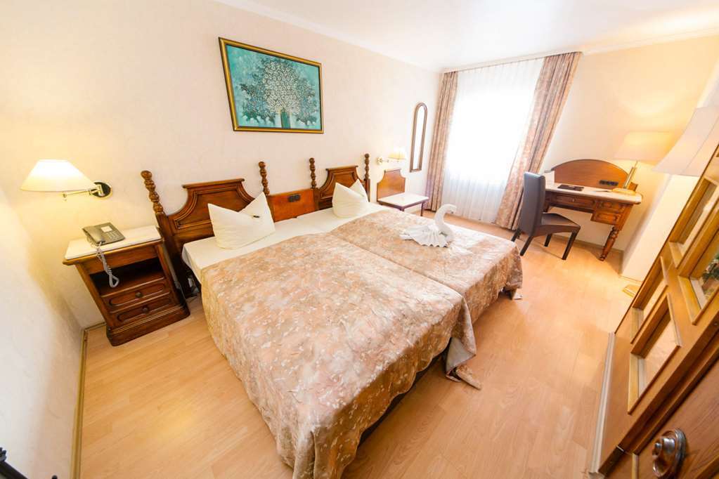Ff&E Hotel Bavaria Фюрт Номер фото