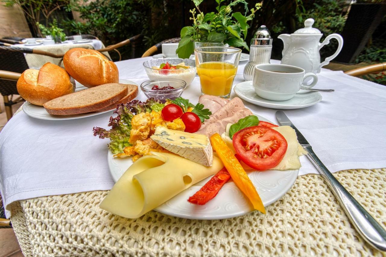 Ff&E Hotel Bavaria Фюрт Экстерьер фото