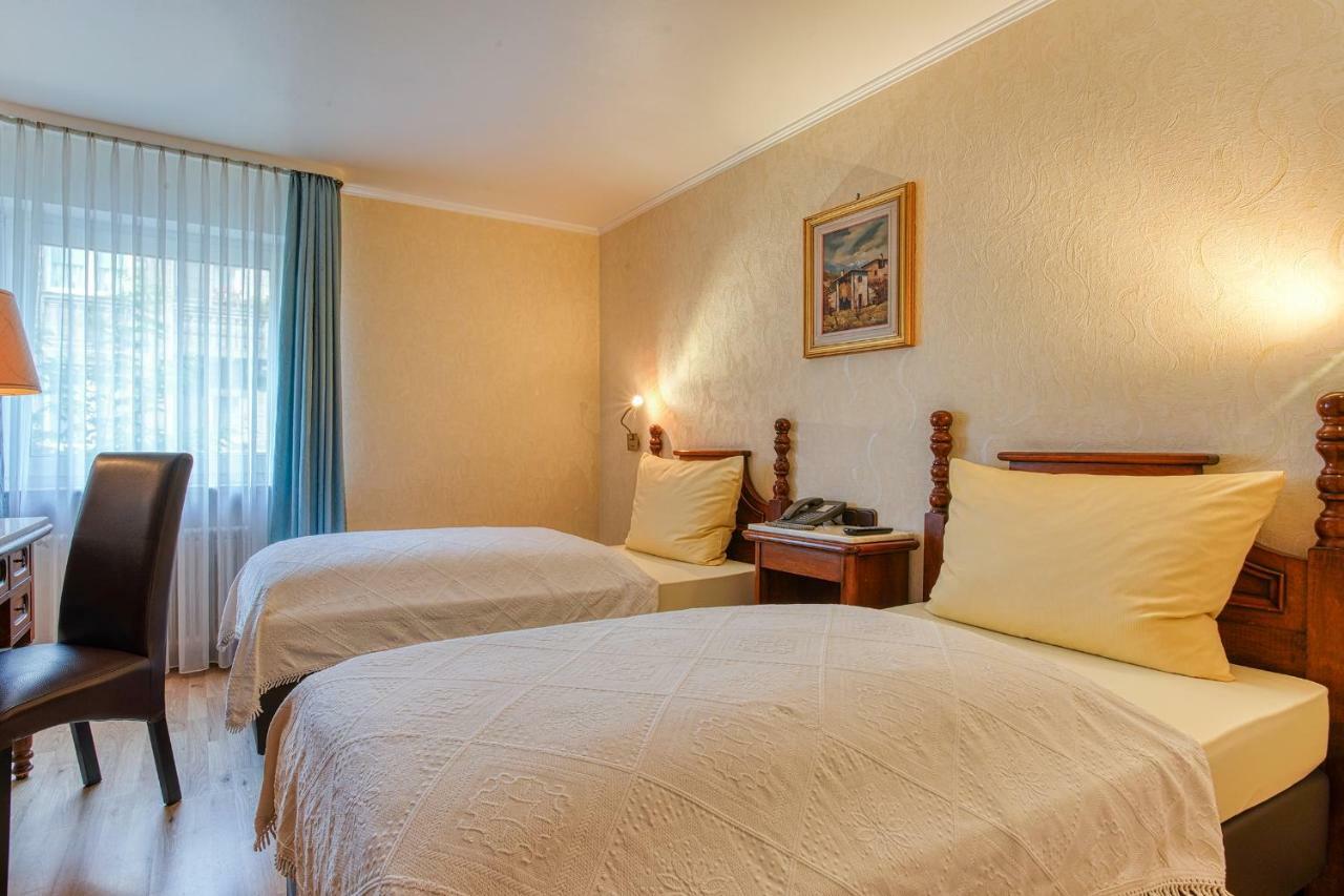Ff&E Hotel Bavaria Фюрт Экстерьер фото