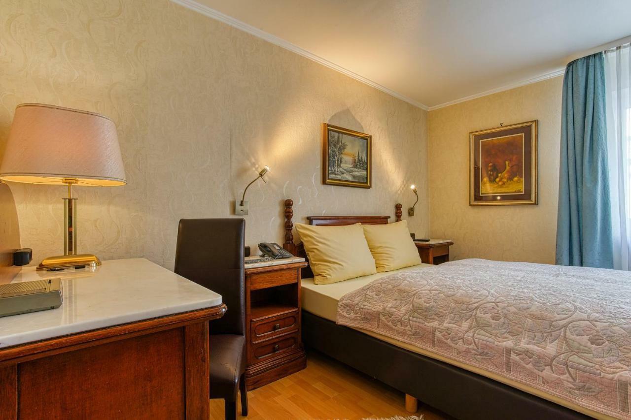 Ff&E Hotel Bavaria Фюрт Экстерьер фото