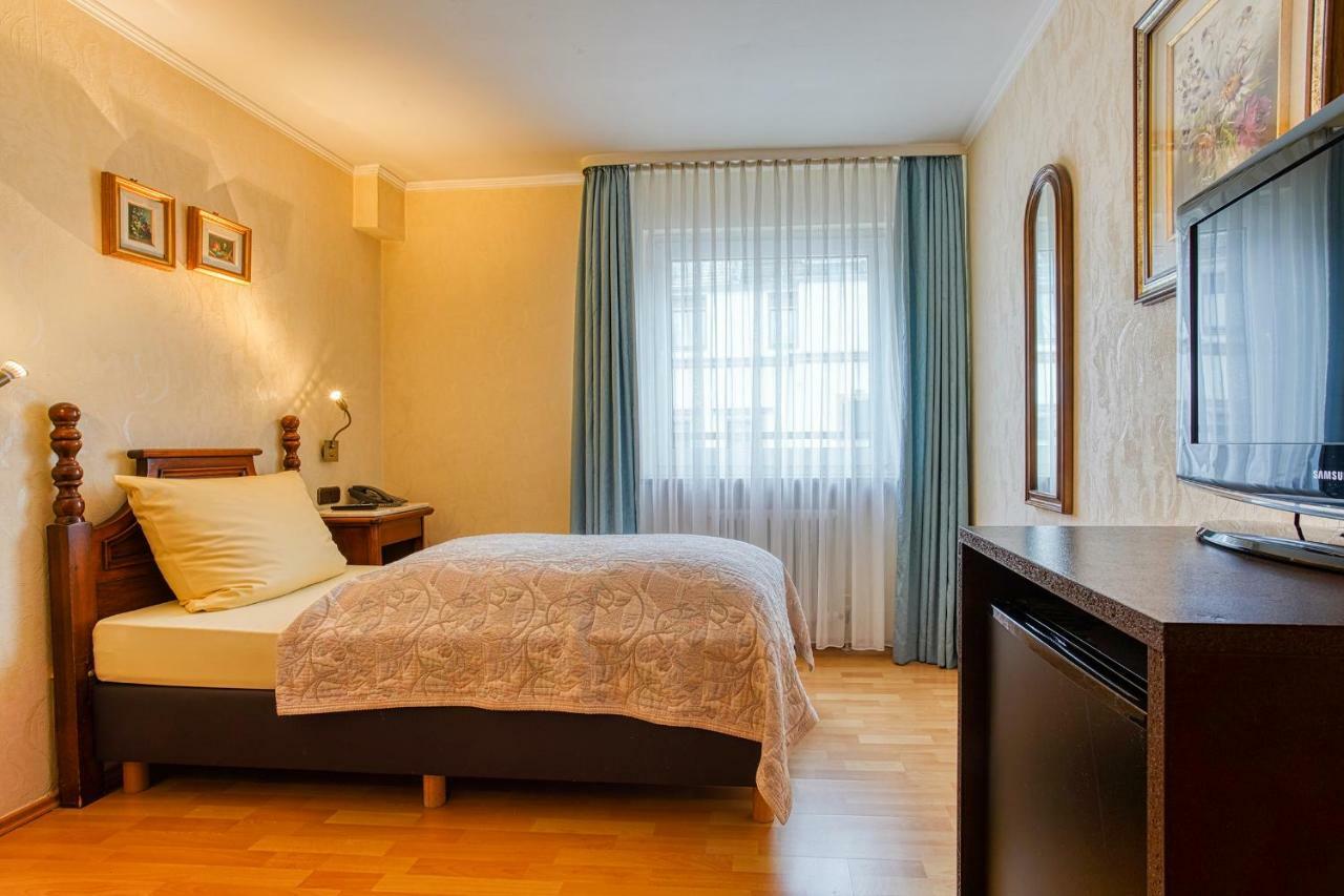 Ff&E Hotel Bavaria Фюрт Экстерьер фото