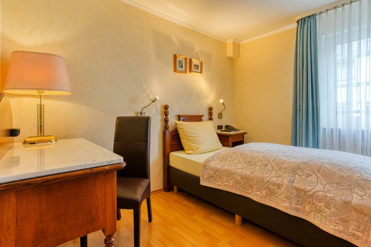 Ff&E Hotel Bavaria Фюрт Экстерьер фото