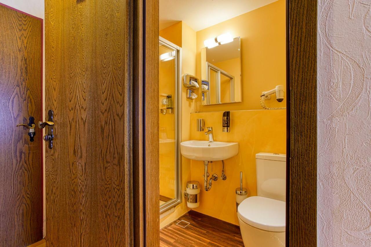 Ff&E Hotel Bavaria Фюрт Экстерьер фото