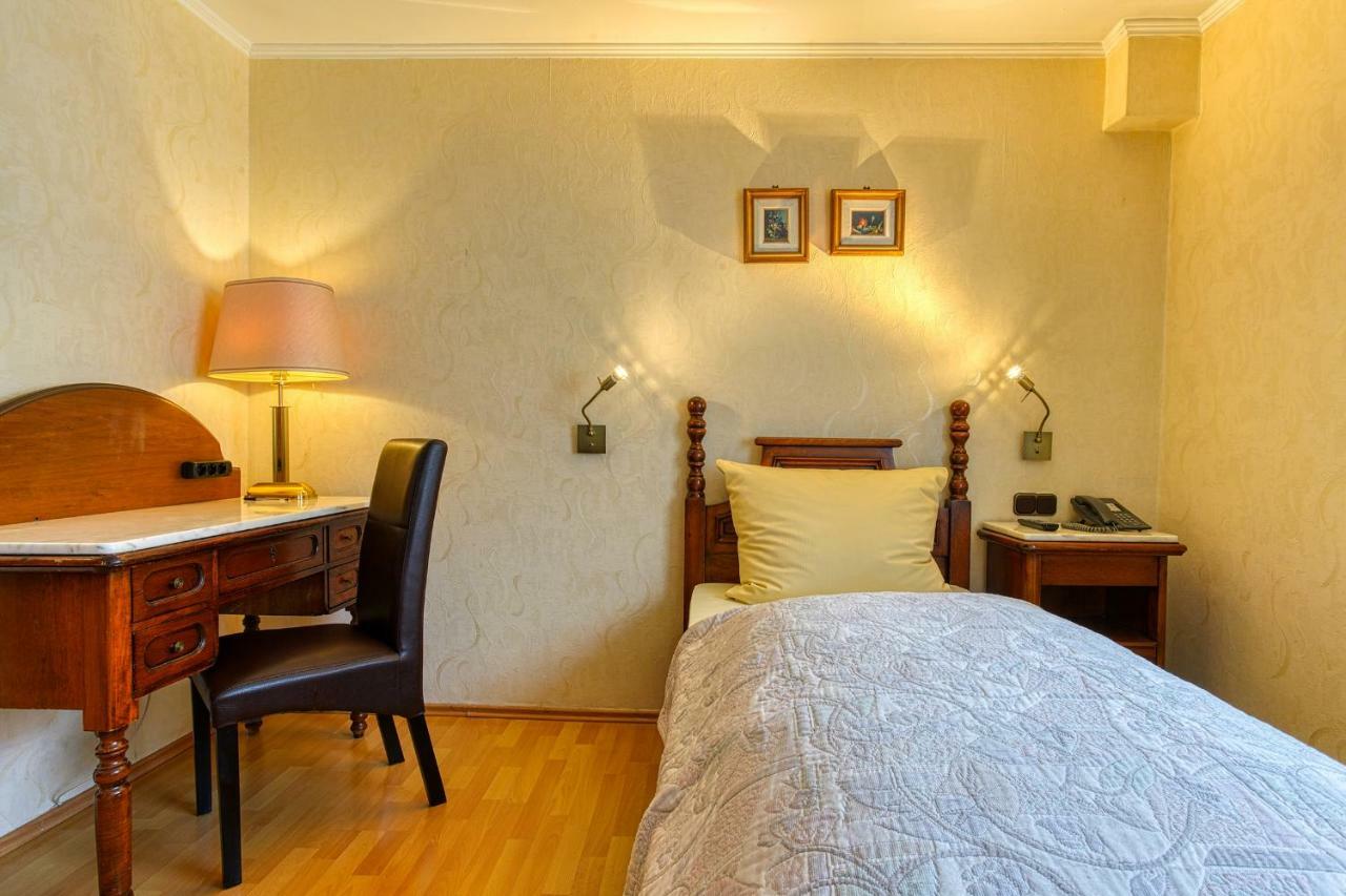 Ff&E Hotel Bavaria Фюрт Экстерьер фото