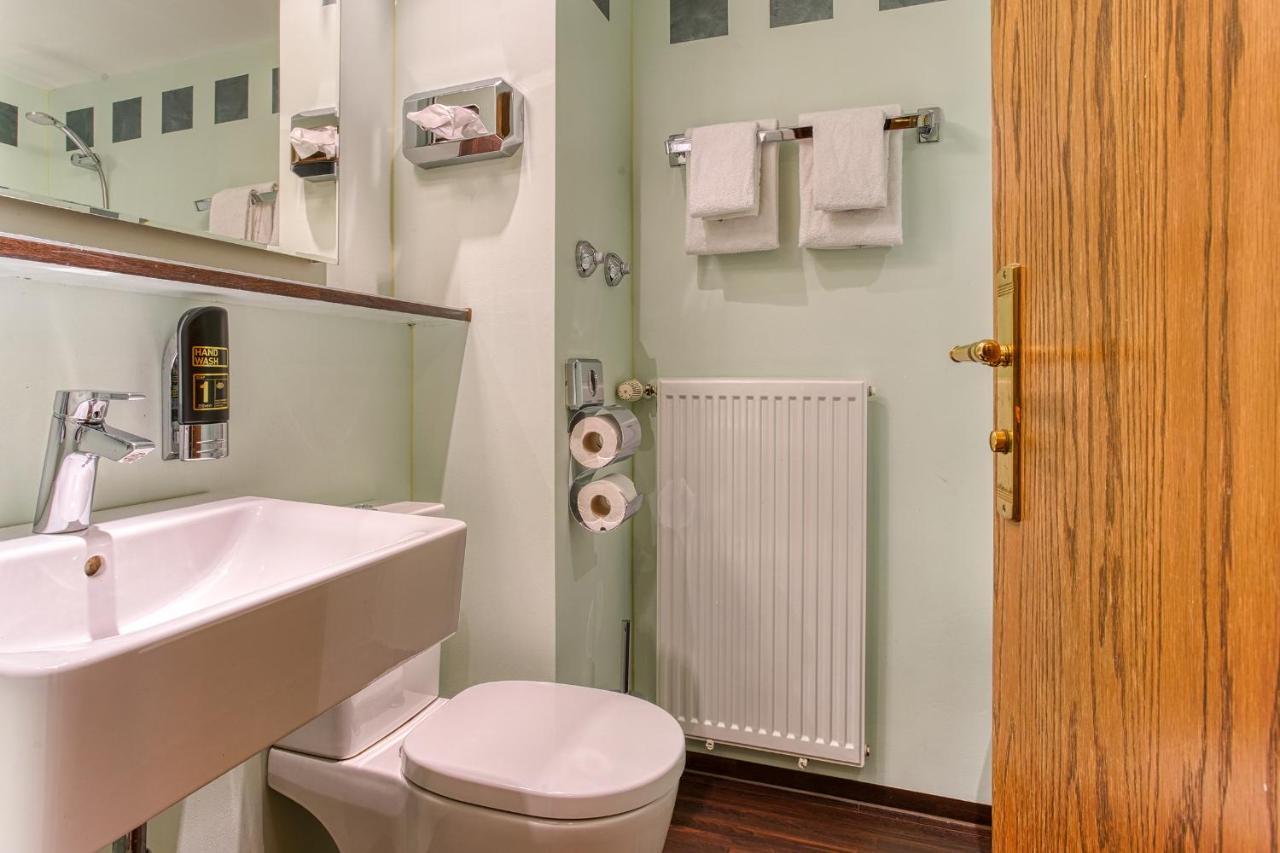 Ff&E Hotel Bavaria Фюрт Экстерьер фото