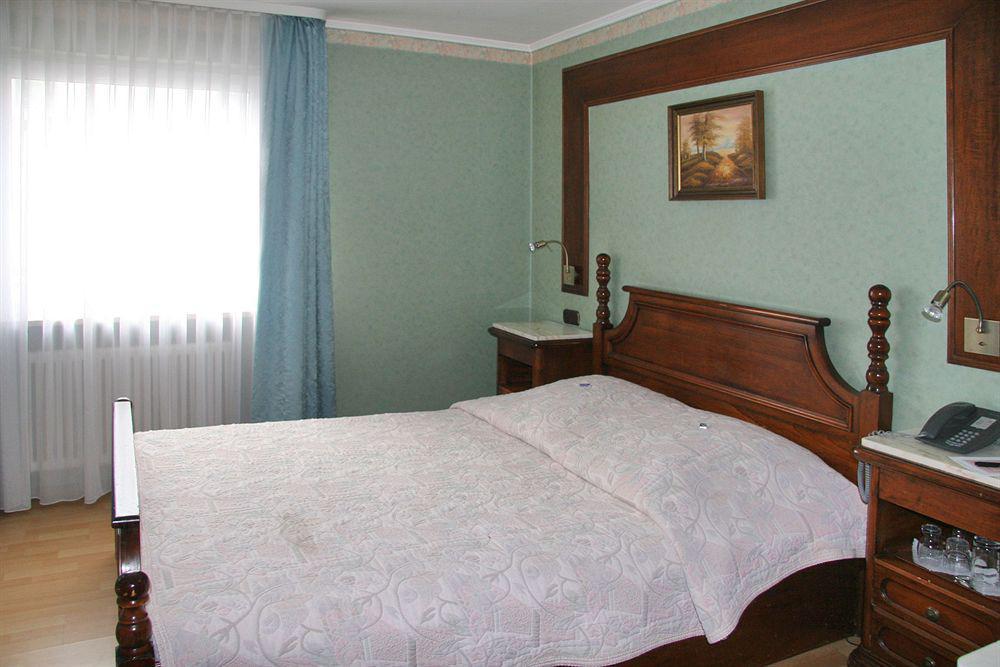 Ff&E Hotel Bavaria Фюрт Экстерьер фото